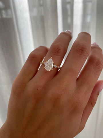Nhẫn Kim Cương Pear - Accent Band