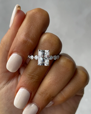 Nhẫn Kim Cương Radiant - Side Stones & Hidden Halo