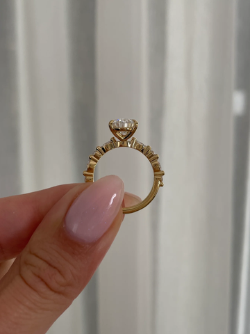 Nhẫn Kim Cương Pear - Accent Band