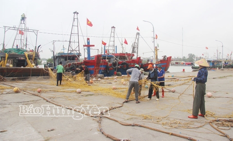 Đồng hành cùng ngư dân vươn khơi bám biển