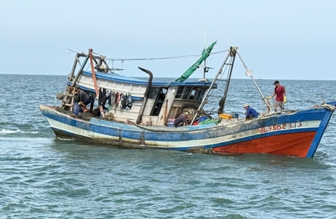 Bám biển kiểm soát khai thác IUU