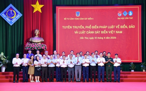 Tuyên truyền pháp luật về biển, đảo cho hơn 1.200 cán bộ, giảng viên, sinh viên trường Đại học Cần Thơ