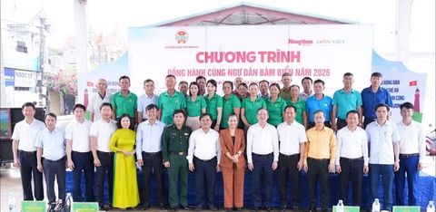 Đồng hành cùng ngư dân bám biển