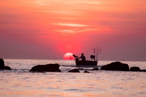Chuyện tình của biển: Nơi những con sóng hát khúc ca xanh