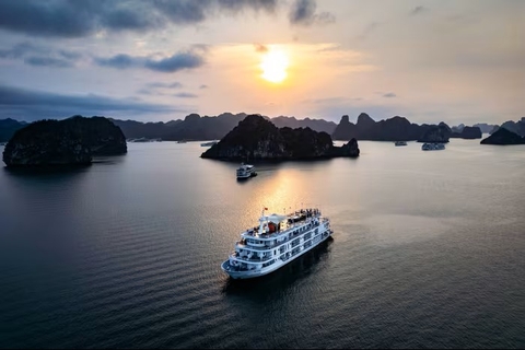 Bãi biển kín tiếng ở Việt Nam bất ngờ lọt top đẹp nhất thế giới