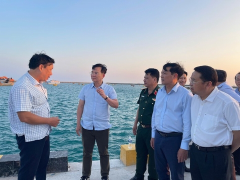 Phú Quý không một mình