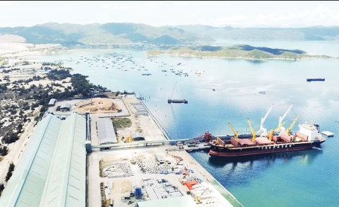 Phát huy lợi thế đặc biệt của Vân Phong