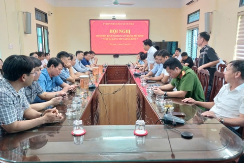 Xã Vạn Xuân: Thăm quan, trao đổi kinh nghiệm xây dựng mô hình nuôi cá lồng trên sông Hồng tại xã Vũ Tiên