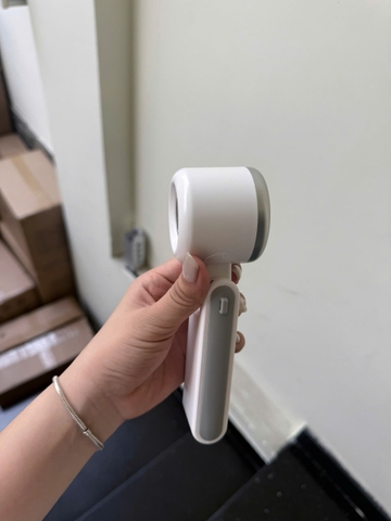 Quạt sạc cầm tay Veeco VMF-07 tốc độ cao xoay 180 độ, màn hình hiển thị pin + 5 cấp độ gió, kèm dây đeo