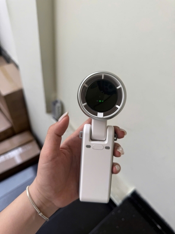 Quạt sạc cầm tay Veeco VMF-07 tốc độ cao xoay 180 độ, màn hình hiển thị pin + 5 cấp độ gió, kèm dây đeo