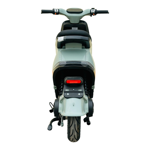 Xe máy điện Hugo S3 màu xám xi măng