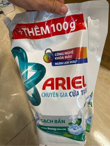 Nước giặt Ariel cửa trên hương Nắng Sớm 2.83l