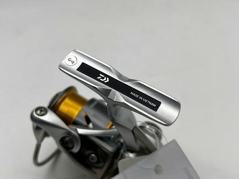 DAIWA 21 FREAMS FC LT2000S (USED)