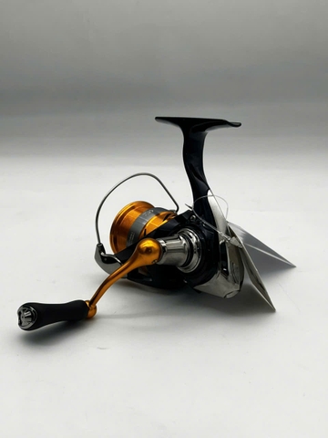 DAIWA 24 REVROS LT2000S (USED)