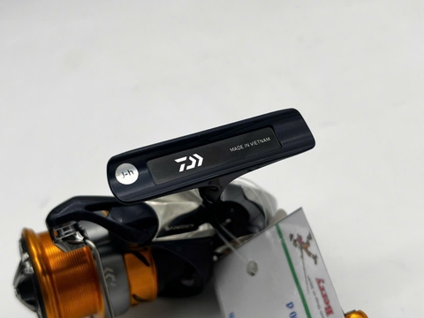 DAIWA 24 REVROS LT2000S (USED)