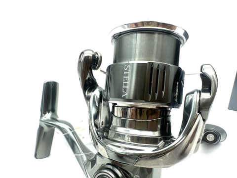 SHIMANO 22 STELLA C2000SHG (USED)