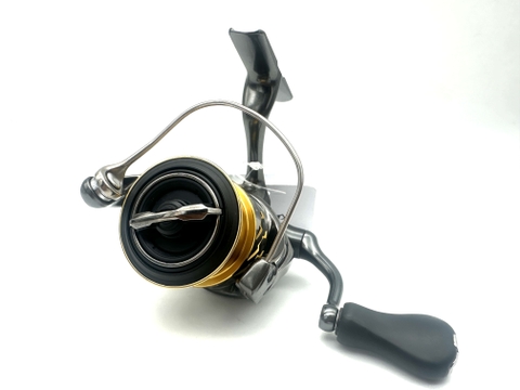 SHIMANO 20 TWIN POWER C2000S (USED)