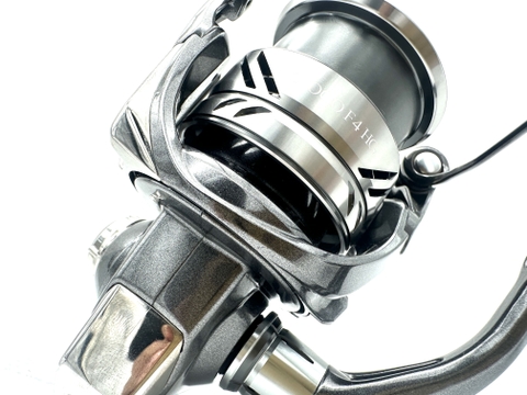 SHIMANO 21 COMPLEX XR C2000 F4 HG (USED)