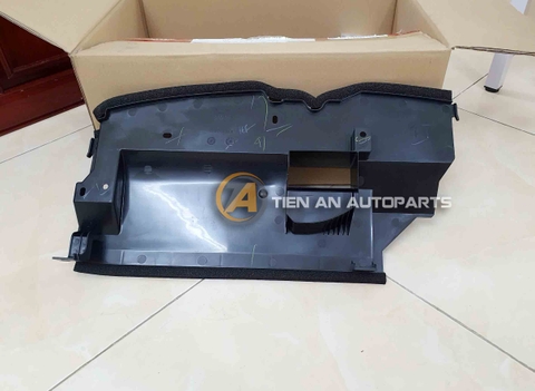 Hướng Gió Trên Két Nước Nissan Almera 2021–2024 – Mã 921825EK0A | Phụ Tùng Ô Tô Tiến An