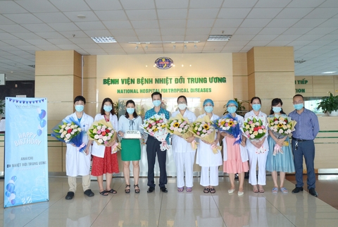 Món quà nho nhỏ dành tặng các bác sĩ, y tá… tại Bệnh viện Nhiệt đới Trung ương