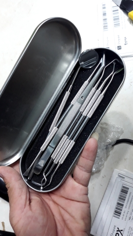Dụng cụ lấy cao răng bằng tay tại nhà giúp tự làm sạch răng miệng dễ dàng