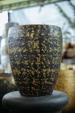 CHẬU XI MĂNG TRỨNG CỔ VÀNG 40X50 cm