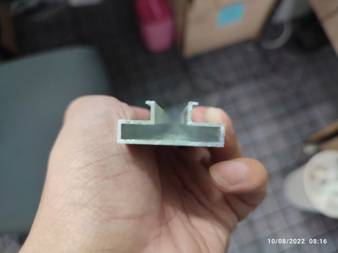 RÃNH NHÔM CÀI TẤM GỖ SLATWALL TNT02