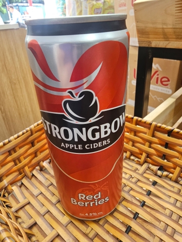 Nước táo lên men vị dâu đỏ Strongbow