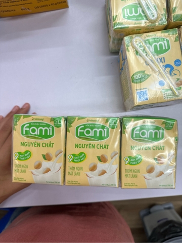 Sữa đậu nành Fami nguyên chất - hộp 200ml