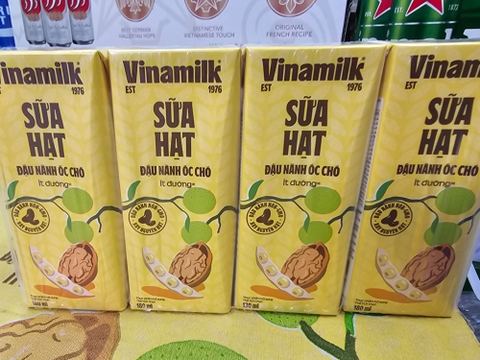 SỮA ĐẬU NÀNH ÓC CHÓ VINAMILK ít đường - HỘP 180ml