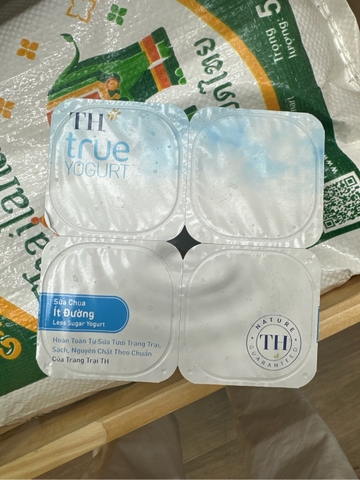 Sữa chua TH True Yogurt ít đường - Hộp 100g