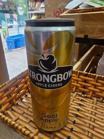 Nước táo lên men Strongbow táo vàng