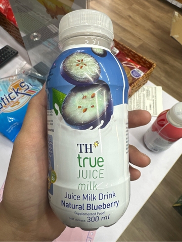 nước sữa trái cây Việt quất TH - chai 300ml