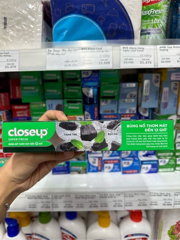 Kem đánh răng Closeup Than Tre+ Bạc hà- hộp 180g