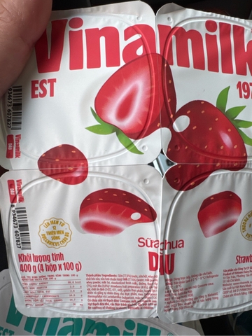 Sữa chua Vinamilk dâu - hộp 100g