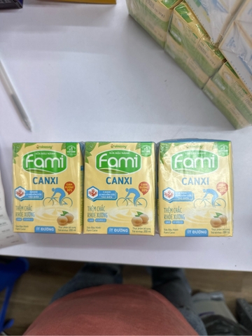 Sữa đậu nành Fami canxi ít đường - hộp 200ml