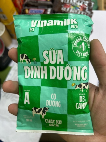 Sữa dinh dưỡng Vinamilk có đường - bịch 220ml
