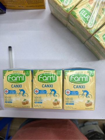 Sữa đậu nành Fami canxi - hộp 200ml