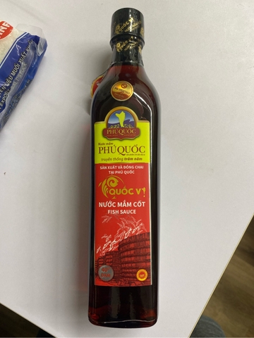 Nước mắm Phú Quốc hiệu Quốc Vị 40 độ đạm - chai 520ml