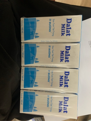 Sữa tươi tiệt trùng Dalat milk ít đường  - Hộp 180ml
