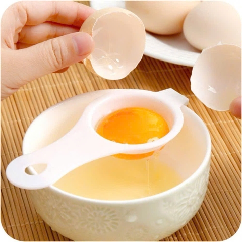 Dụng cụ tách lòng trứng thông minh