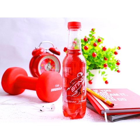 Nước tăng lực Sting Dâu - chai 330ml