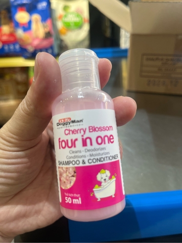 Sữa tắm thú cưng Four in One (dành cho mọi dòng chó)