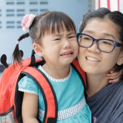 Bé Không Chịu Đi Học Sau Nghỉ Hè? 3 Cách Giúp Con Ổn Định Tâm Lý