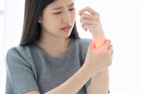 Người bị gout (gút) có nên uống glucosamine? Bằng chứng và lưu ý an toàn