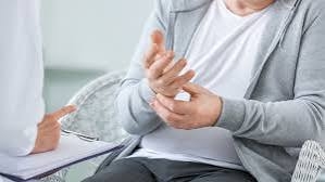 Thiếu Canxi Khiến Chân Tay Co Quắp: Dấu Hiệu Nhận Biết Và Cách Xử Lý