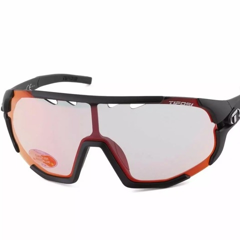 Tifosi Sledge Kính Mát Thể Thao Thiết Kế Cong Thái Học Dành Cho Đạp Xe, Pickleball Gọng Lớn Màu Đen Matte Black Tròng Đổi Màu Đỏ Clarion Red Fototec