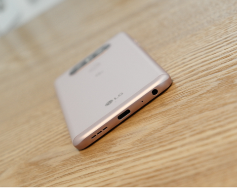 LG Q8