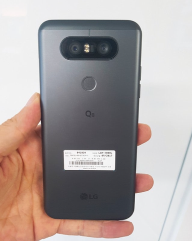 LG Q8