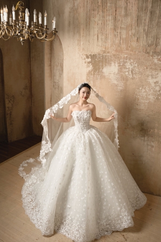 Voan Viền Ren Hoa Nổi 3D Cực Ấn Tượng UNA GOWNS